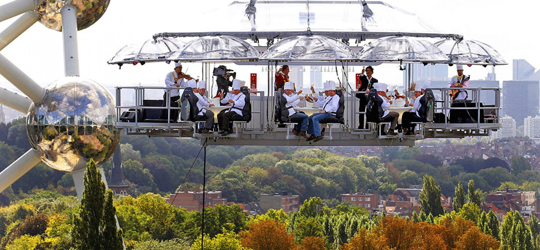 Dinner in the sky: il ristorante aereo