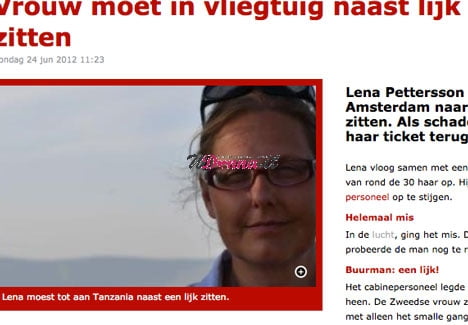Giornalista viaggia in aereo accanto ad un morto