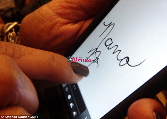 smartphone manicure