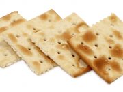 I crackers fanno ingrassare? Calorie, quantità e confronto con il pane