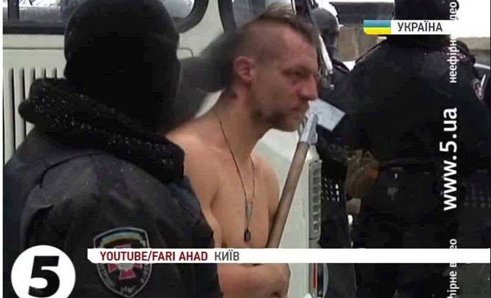 Protesta ucraina uomo nudo