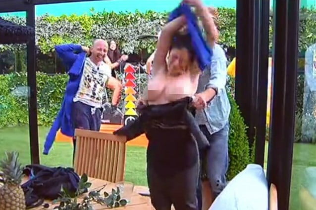 Angela-in-topless-al-Gf13-