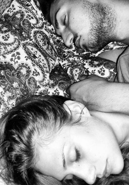 Beatrice e Marco dormono insieme Beatrice e Marco dormono insieme
