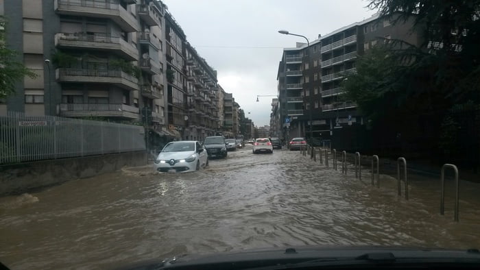 maltempo, esonda seveso a milano