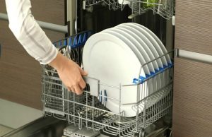 Lavastoviglie che perde acqua: cause e come ripararla