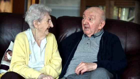 Mamma di 98 anni raggiunge il figlio di 80 nella casa di riposo