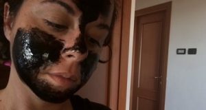 Maschera nera Eufarma contro punti neri ed impurità