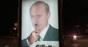 Torino: Putin come HItler in una finta pubblicità