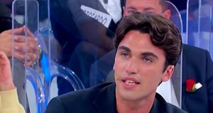 Uomini e Donne: Matteo va tutte le furie per l’esterna tra Veronica e Andrea