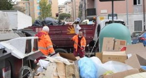 Roma, 200 netturbini “guariti” in una notte: passeranno dagli uffici al controllo cassonetti