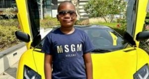 Mompha Junior, il miliardario più giovane del mondo ha megavilla e supercar