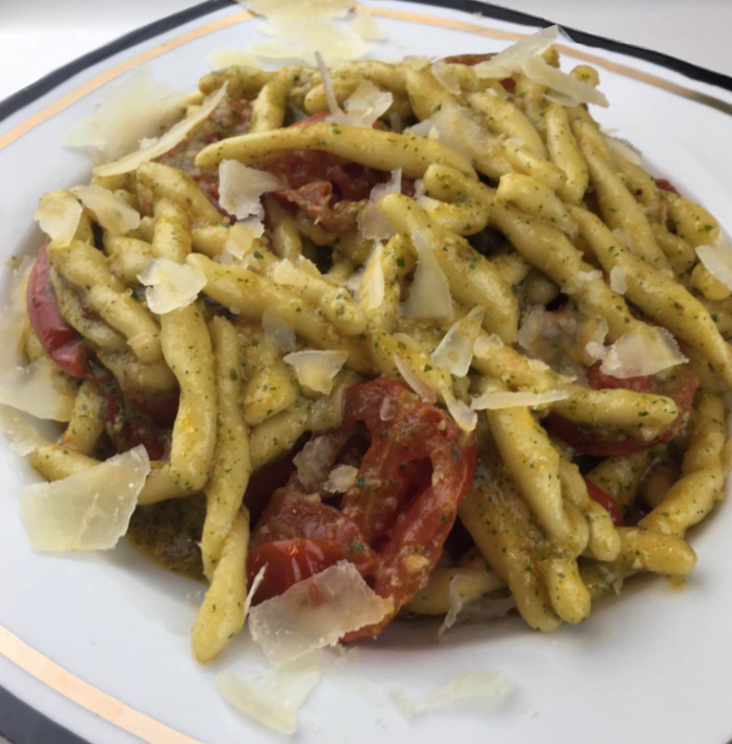 pasta pesto di rucola e pomodorini