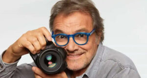 Oliviero Toscani: Biografia e Curiosità su un Genio della Fotografia Creativa