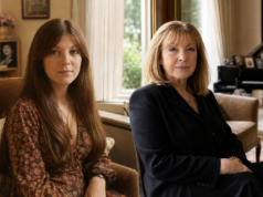 Mary Austin: biografia, età, figli ed eredità di Freddie Mercury Mary Austin da giovane negli anni Settanta e oggi a confronto