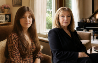 Mary Austin: biografia, età, figli ed eredità di Freddie Mercury Mary Austin da giovane negli anni Settanta e oggi a confronto