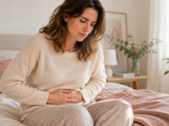 Donna con dolore pelvico causato dall’adenomiosi
